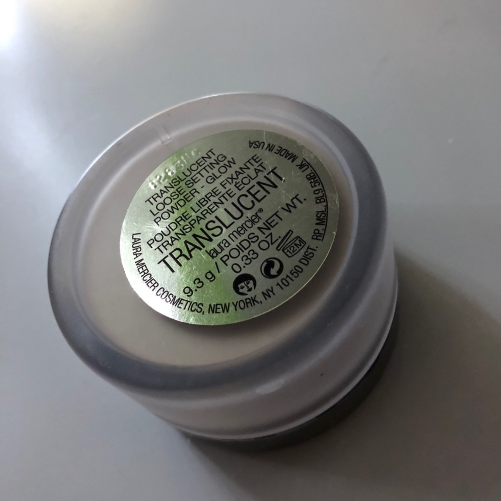 LAURA MERCIER Translucent Setting Powder Glow - Picture 3 of 3